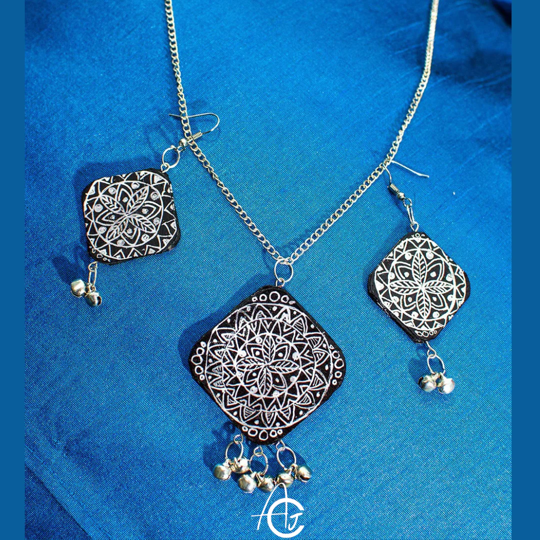 Statement Necklace set, Handpainted : Handmade - Image 3