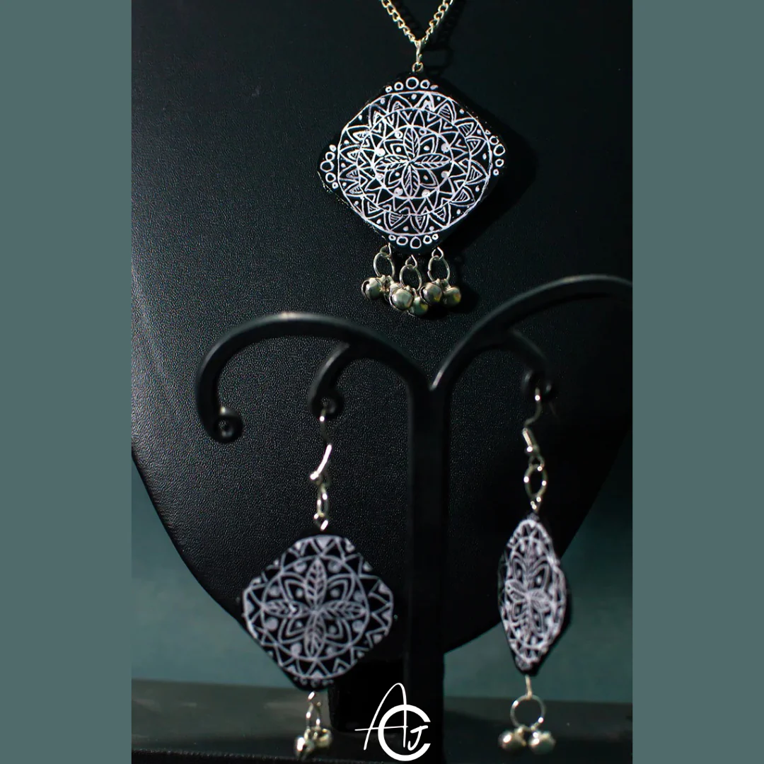 Statement Necklace set, Handpainted : Handmade - Image 4